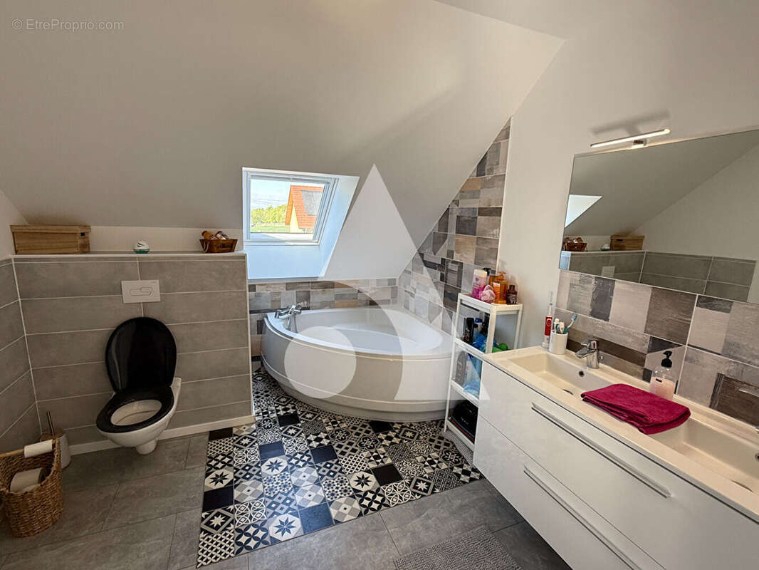 Maison à MONTBOUTON