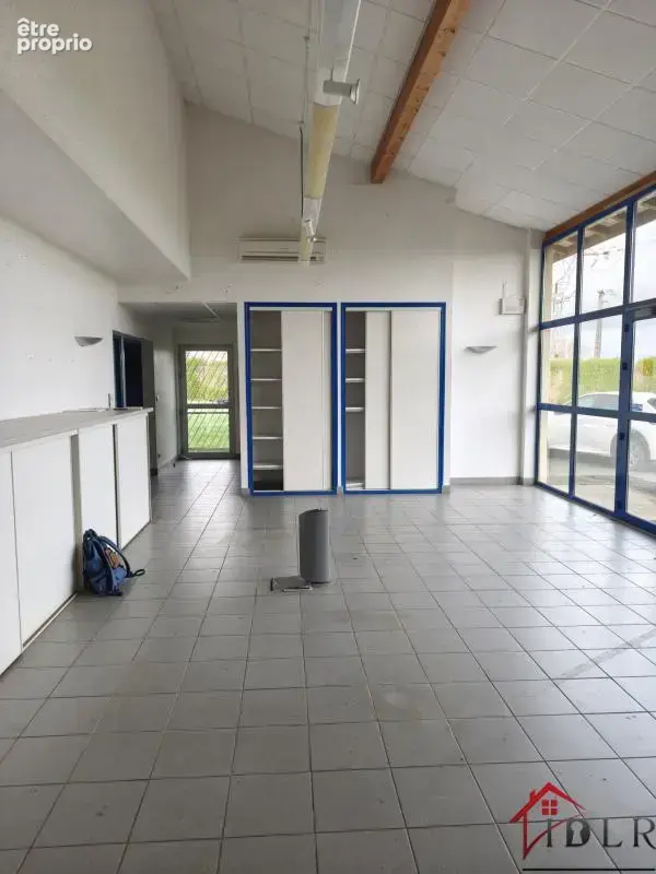 local d'activités commercial et ou bureau de 187 m2 sur un t - photo 3