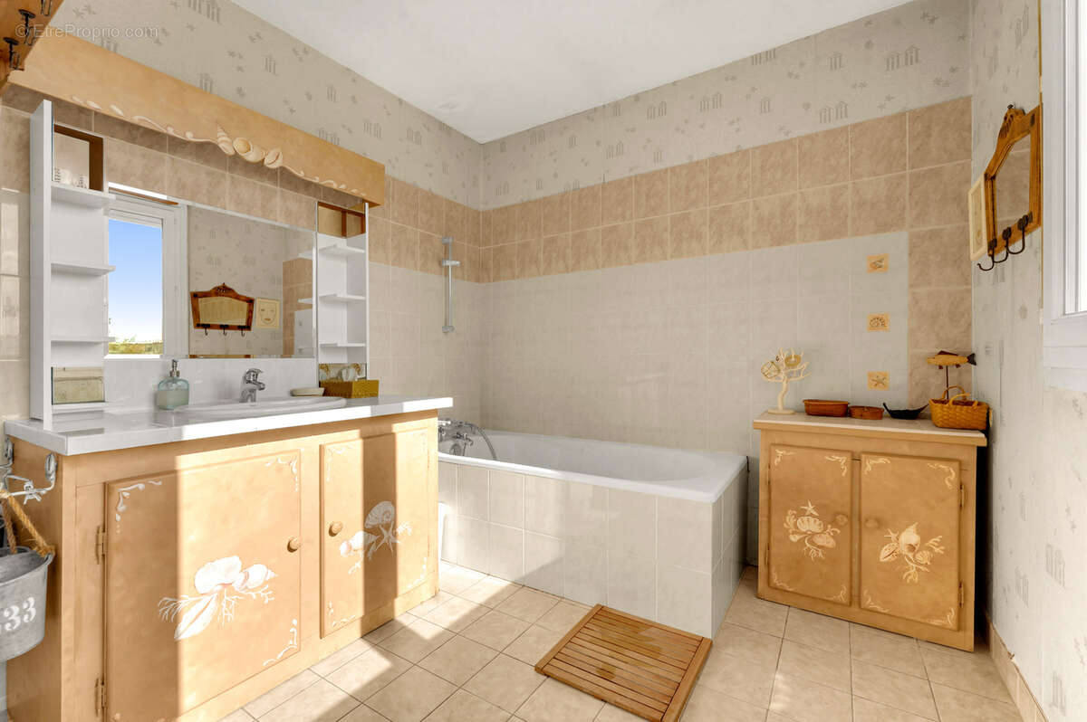 Maison familiale rénovée   Secteur Saint-Exupéry - L'Ormeau   135 m2 habitables   terrasse et piscine - photo 10