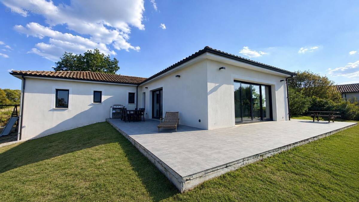 Maison à SAINT-PIERRE-LAFEUILLE