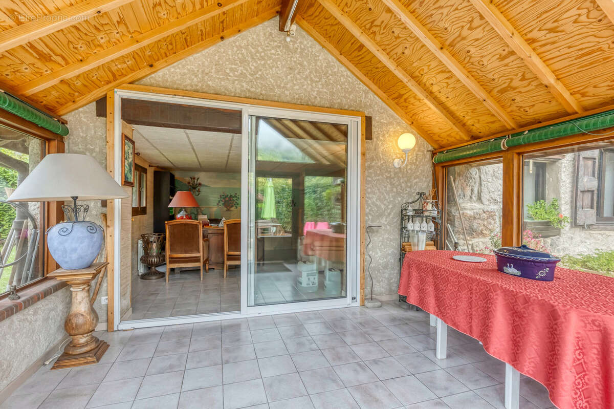 Maison à LA COMBE-DE-LANCEY