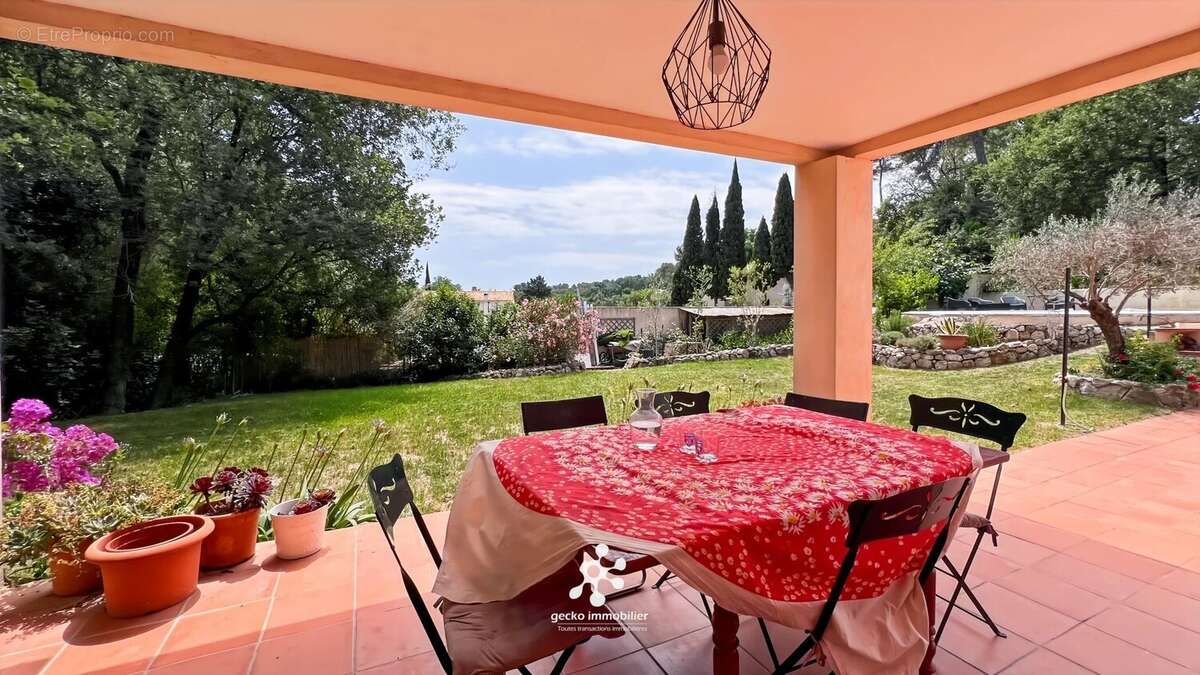 Maison à ROQUEFORT-LES-PINS