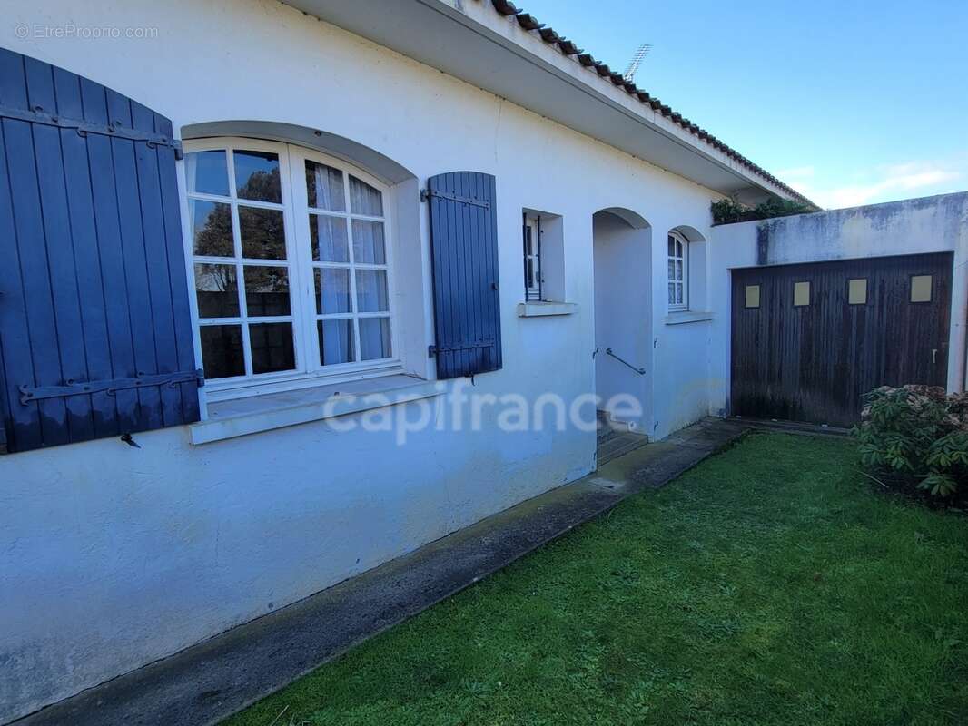 ( 85 ) Vendée entre NOIRMOUTIER , PORNIC et CHALLANS à vendre centre ville  BEAUVOIR SUR MER maison 7 pièces , 181 m² ,4 chambre - photo 14