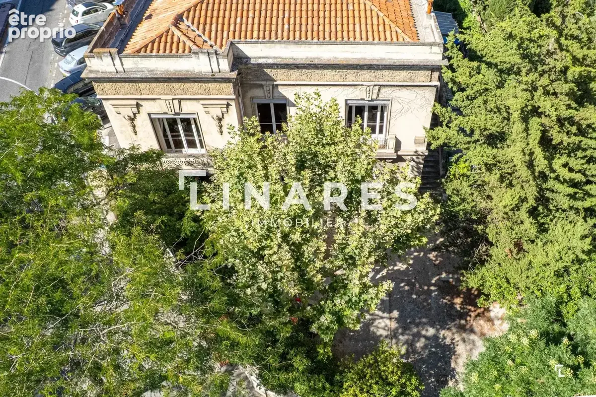 BUREAUX PRESTIGIEUX - Bureaux T6 de 204m2 - Grenier - Terrasse - 3 places de parking - 13008 - photo 2