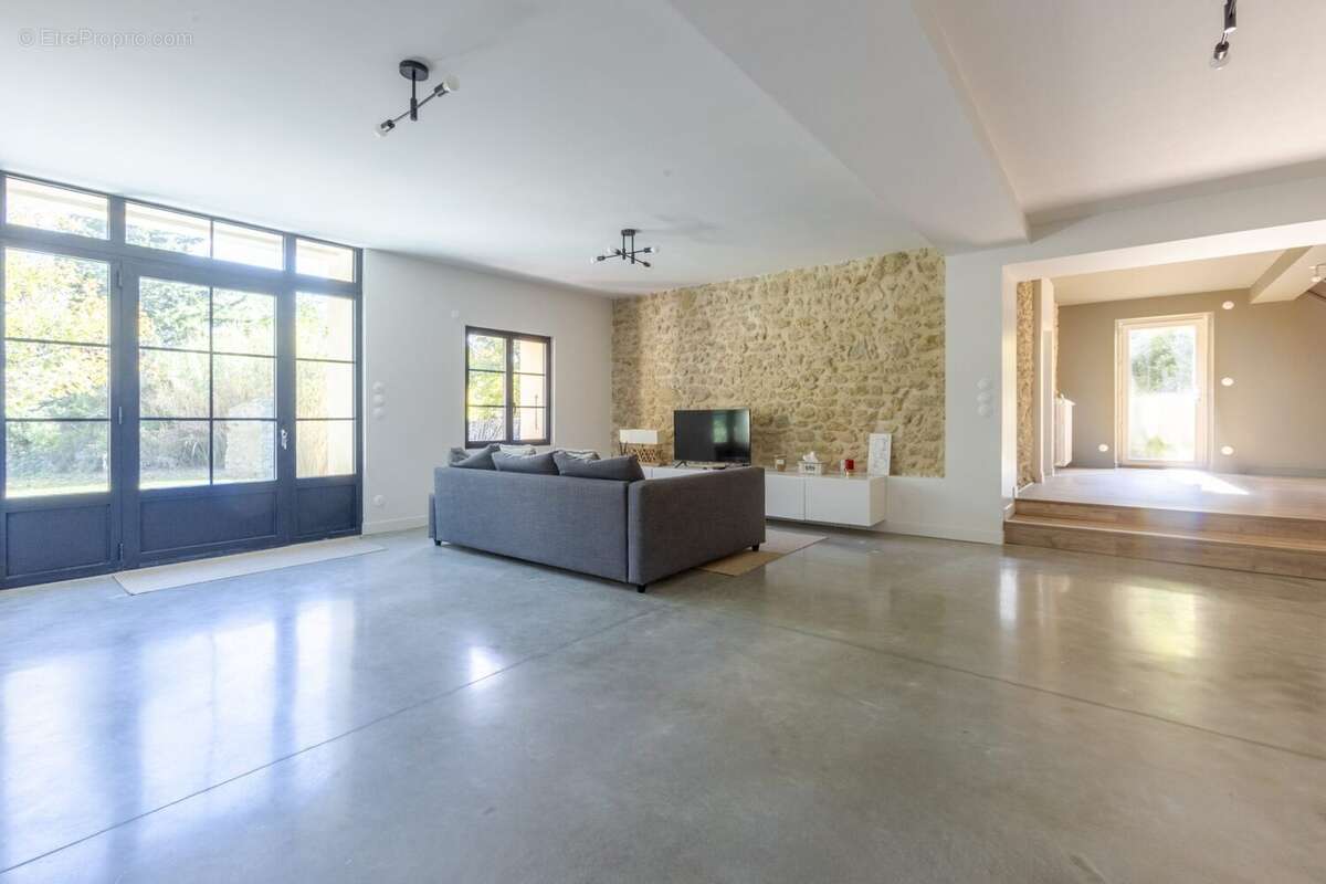 Maison à MAS-SAINTES-PUELLES