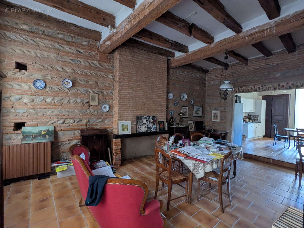 Maison à MONTESQUIEU-VOLVESTRE