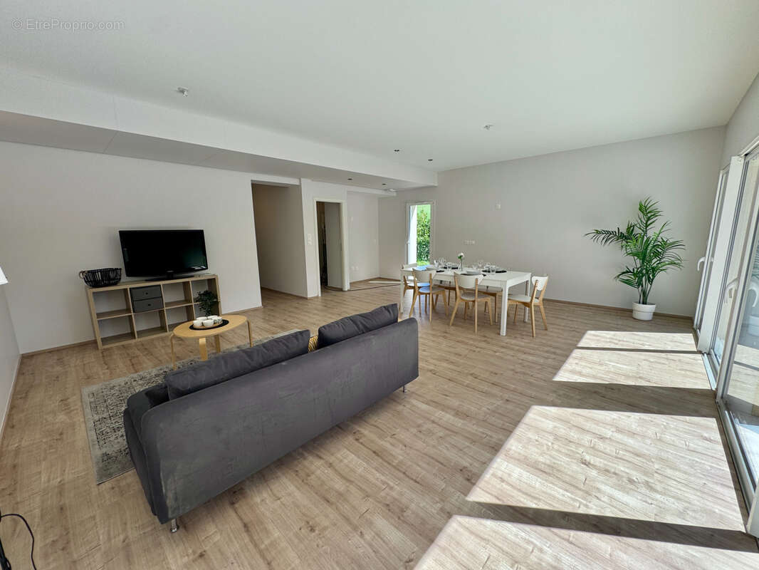 Maison 121 m² à Pugey  - photo 3