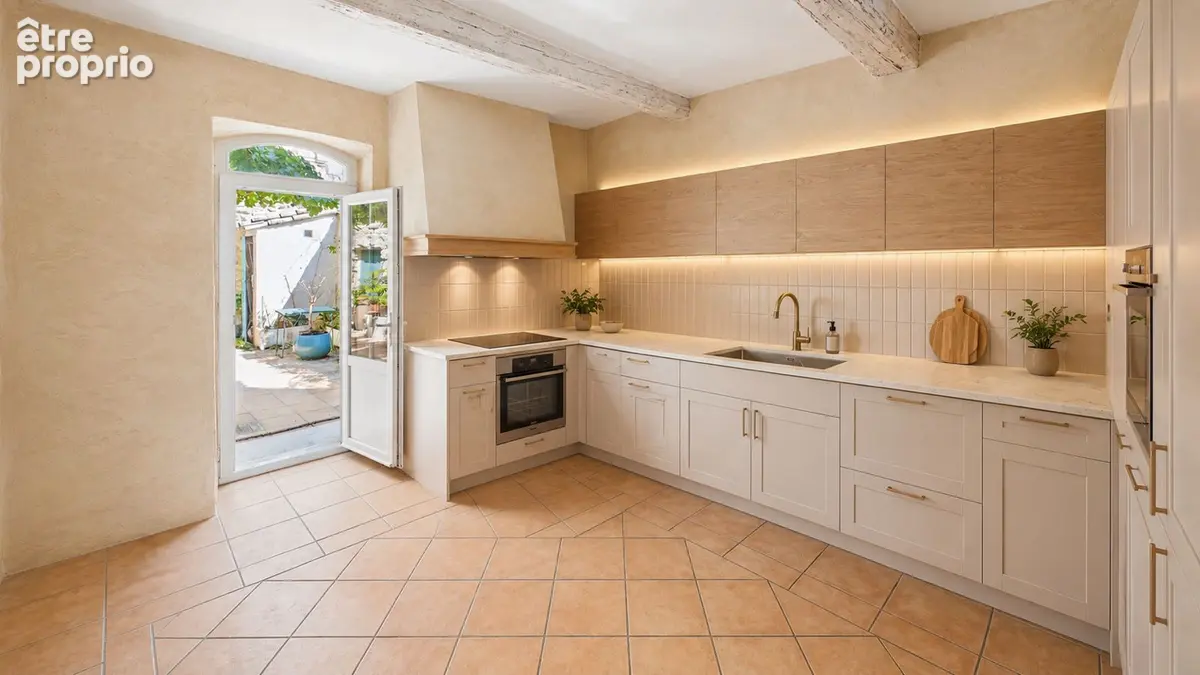 Eyragues, maison de caractère de 210 m² avec cour intérieure de 50 m², 4 chambres et cave - photo 6