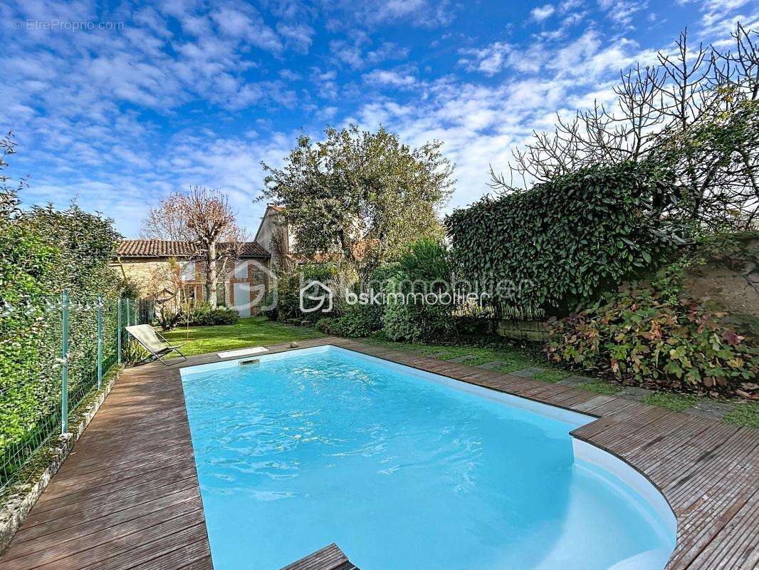 Propriété de caractère, maison 9 pièces 244 m² avec son annexe 27m² et bâtiment de 127m² - photo 2