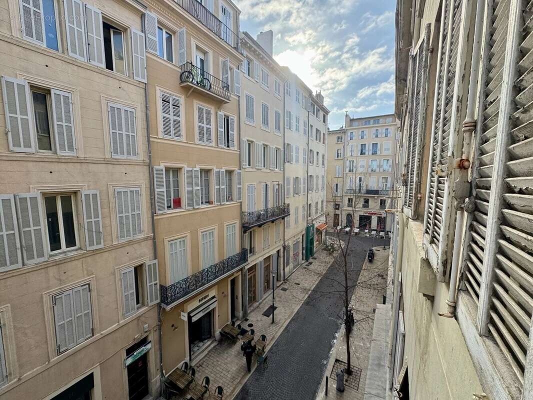 Appartement à MARSEILLE-1E