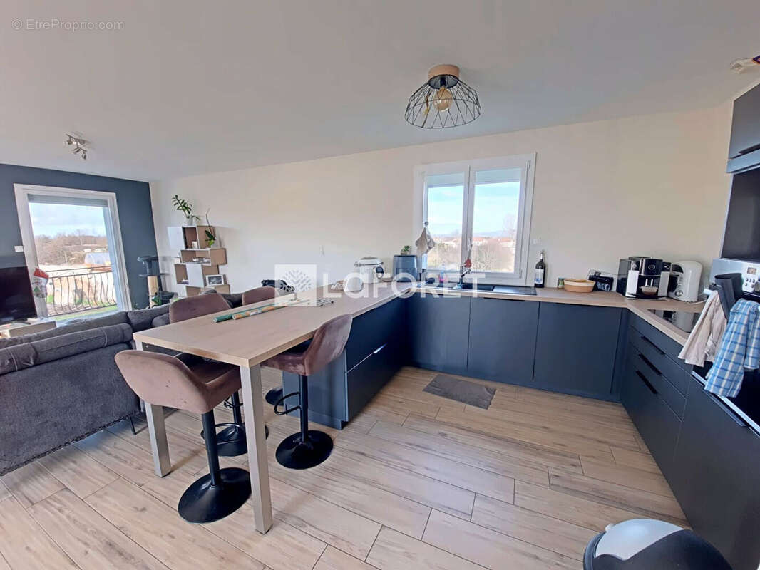 Maison à SURY-LE-COMTAL