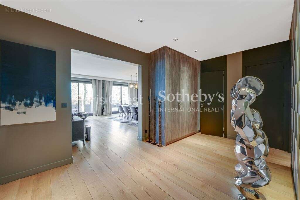 Appartement à PARIS-16E