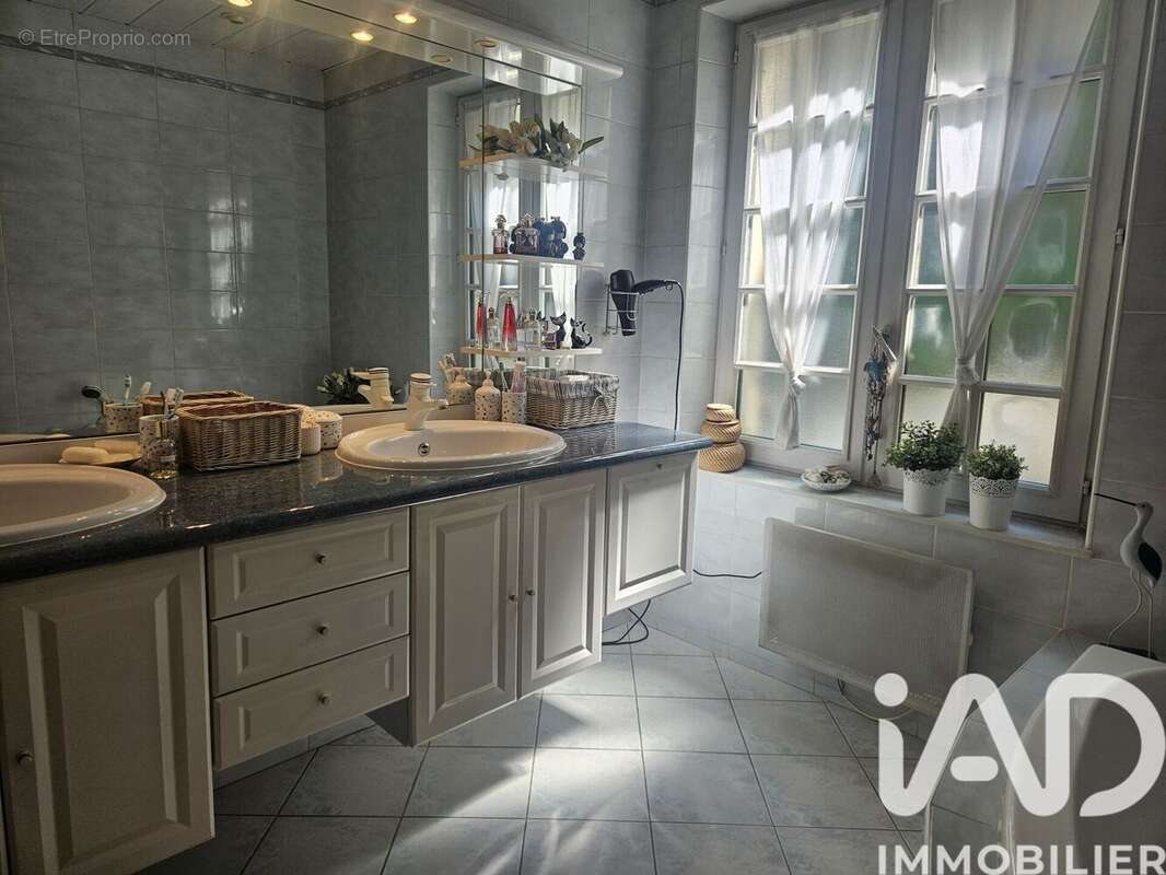 Maison 223 m² à Sainte-Ruffine  - photo 8