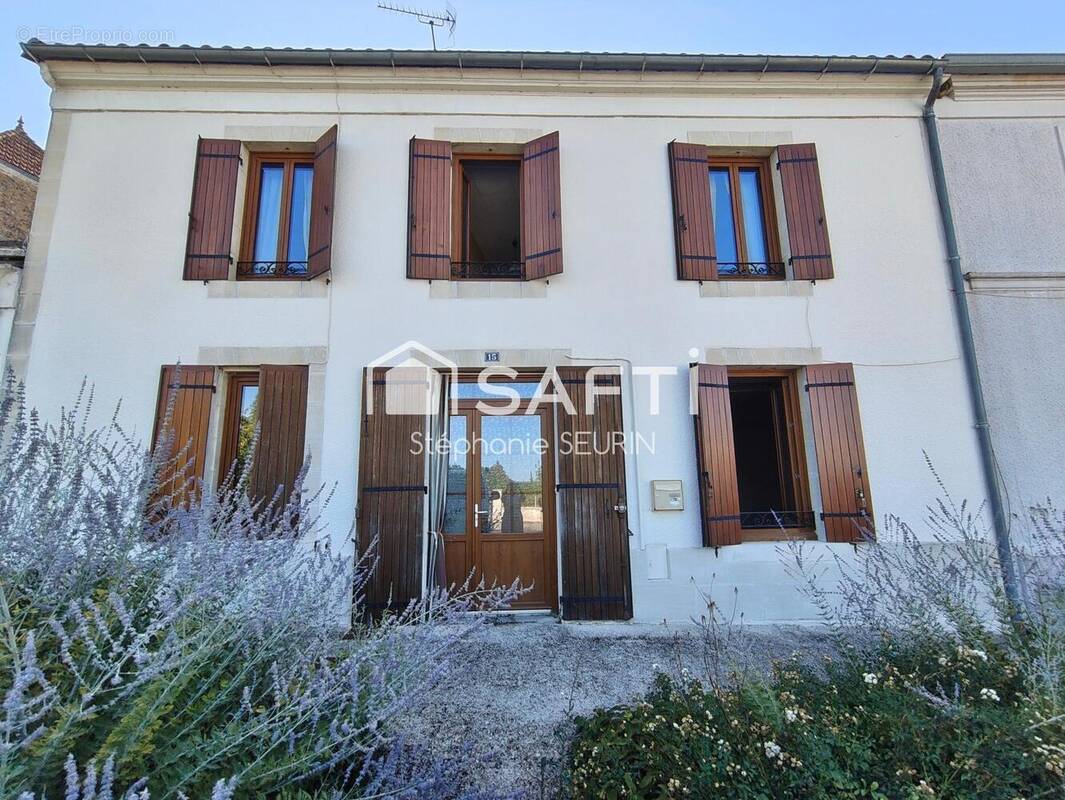 Photo 1 - Maison à MONTLIEU-LA-GARDE