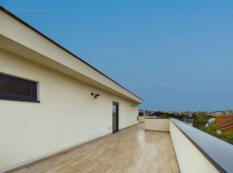 Maison d’architecte 220 m2 - 5 chambres - lumineuse - terrasse panoramique 40 m2 – jardin 310 m2 - garage - photo 13