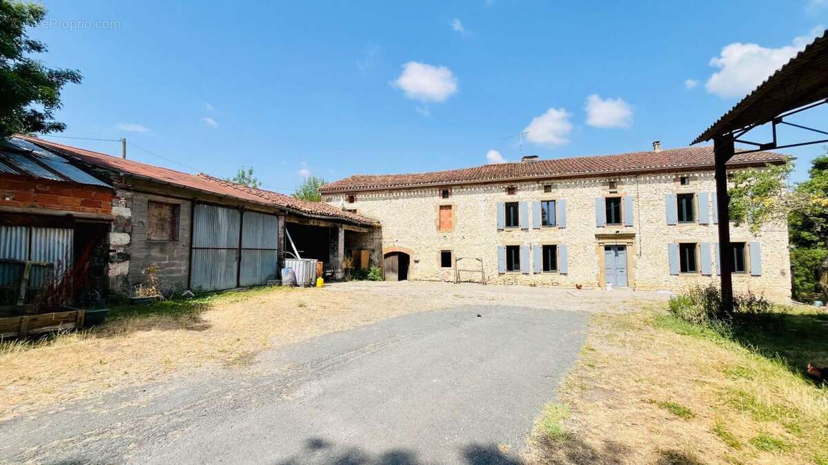 Corps de ferme 7 pièce(s) 340 m2 - photo 15