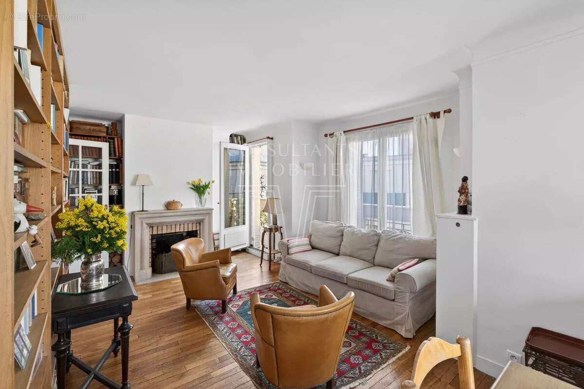 Appartement à PARIS-16E