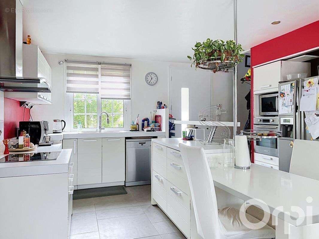 MAISON 7 pièces 147m2 à Longjumeau (Balizy) - photo 9