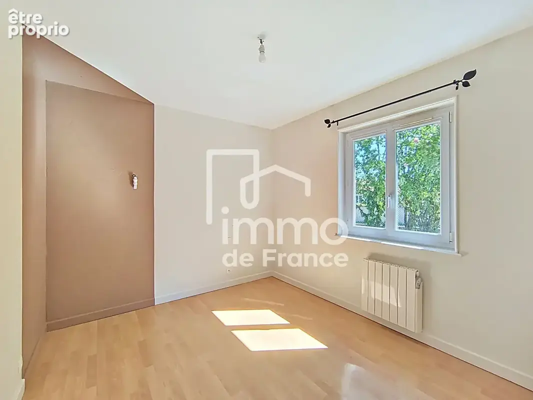 Maison de plain-pied 85 m² , 3 chambres , Terrain de 572 m²  à Saint-Maurice-de-Gourdans - photo 5