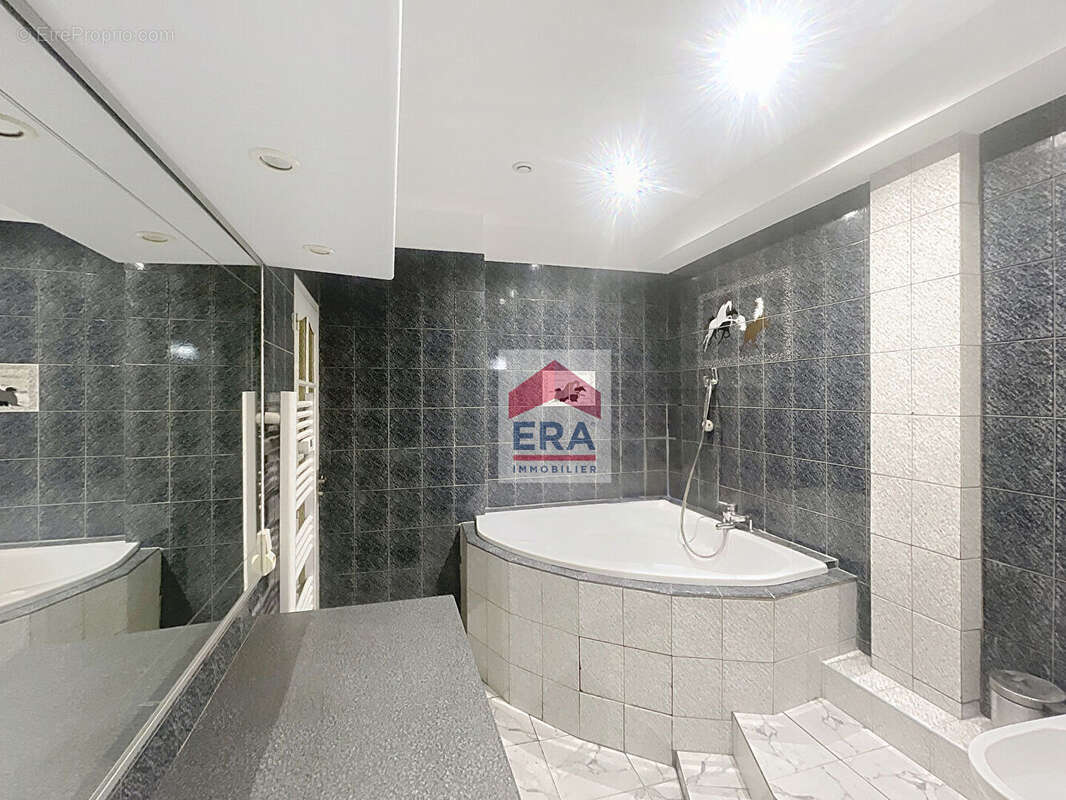 Appartement à MARSEILLE-4E