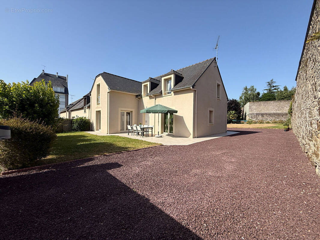 Maison à DOL-DE-BRETAGNE