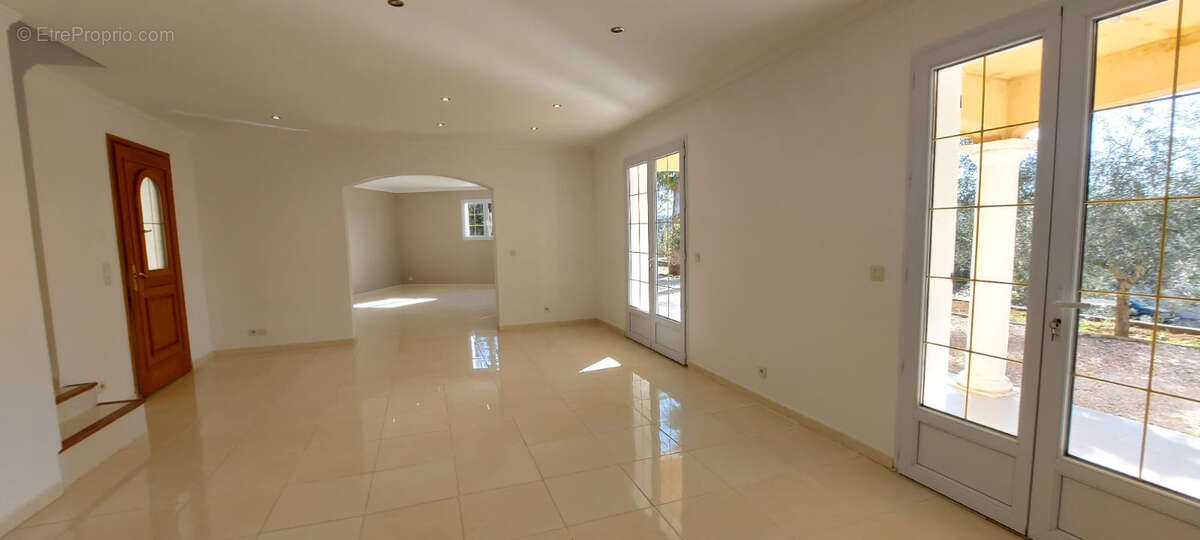 Nouveaute neoprovencale 5 p -157 m2 sur 1500 m2 de terrain- - photo 20