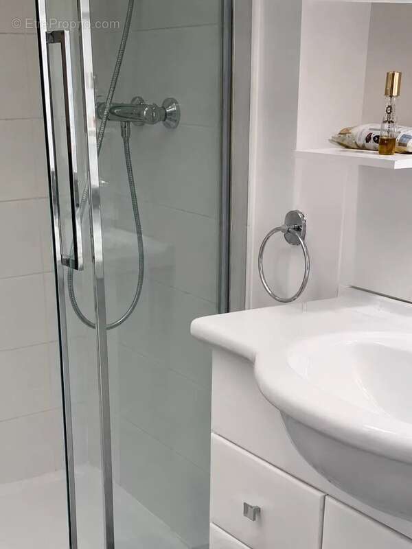 Appartement à PARIS-20E