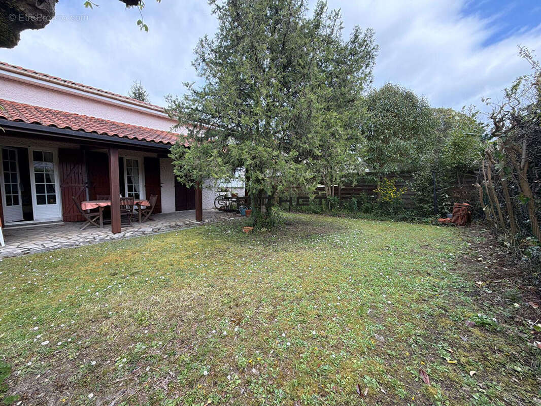 Maison familiale d'exception -160 m² -5 chambres -Proche Centre-Ville Carbon Blanc 6 pièce(s) 160 m2 - photo 3