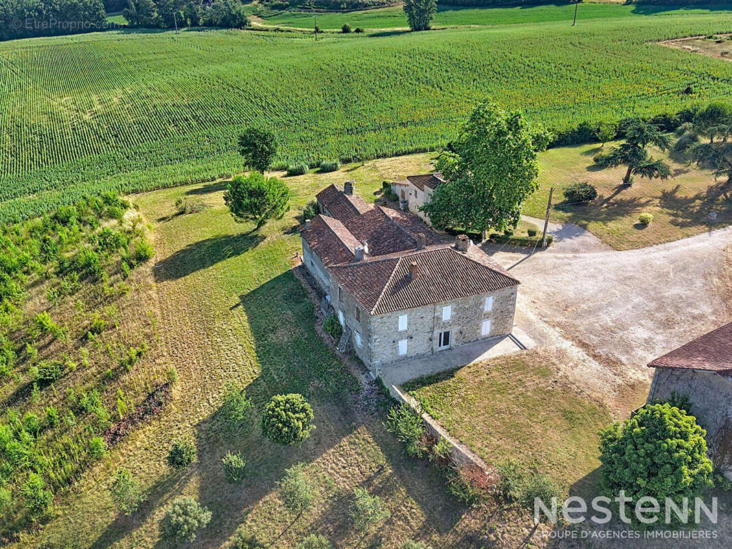 Maison à CASTERA-VERDUZAN