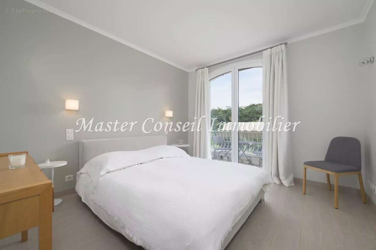 Vue Mer , Villa rénovée 280M²  contemporaine.  Parc arboré  2500M² - photo 30