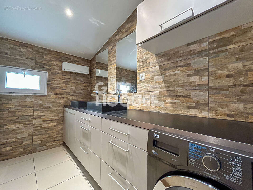 Appartement à L'ISLE-SUR-LA-SORGUE