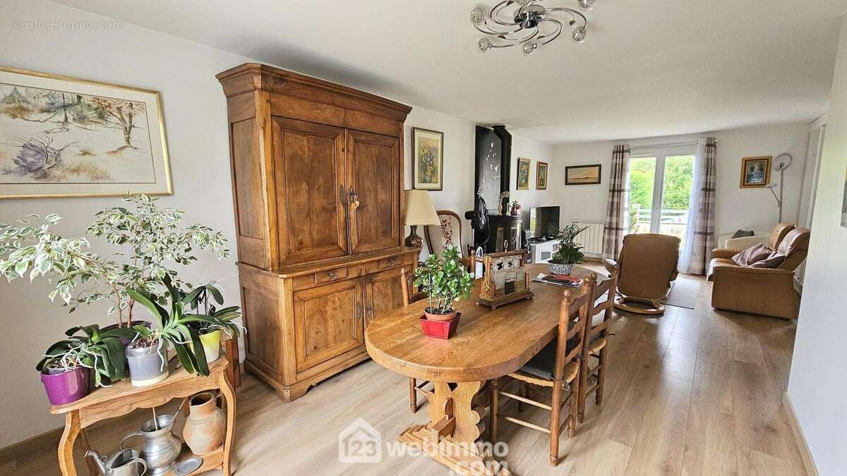 Une vue d'ensemble... - Maison à MILLY-LA-FORET