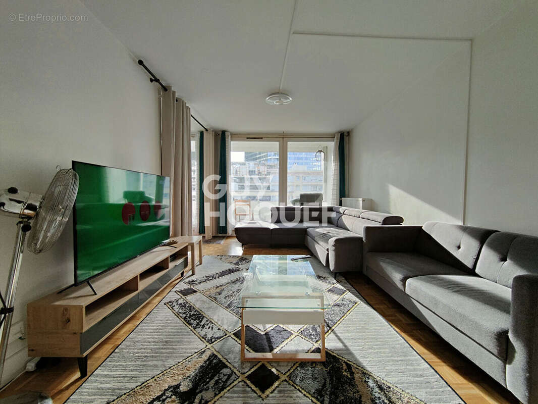 Appartement à COURBEVOIE