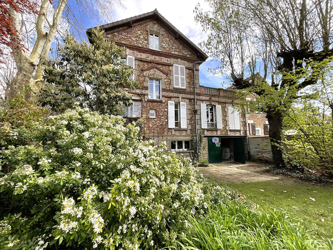 Andrésy * exclusivité * charmante meulière  * beau jardin * rer a conflans fin d'oise * - photo 5