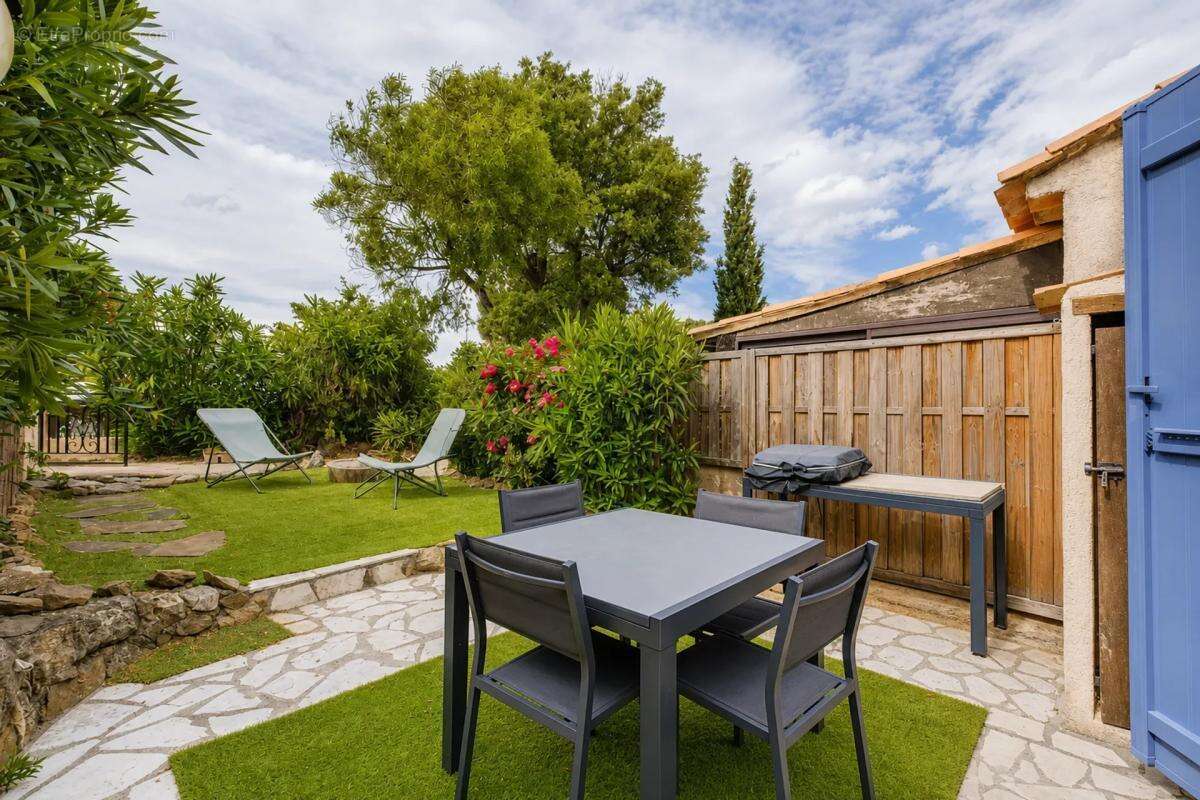 Maison à ROQUEBRUNE-SUR-ARGENS