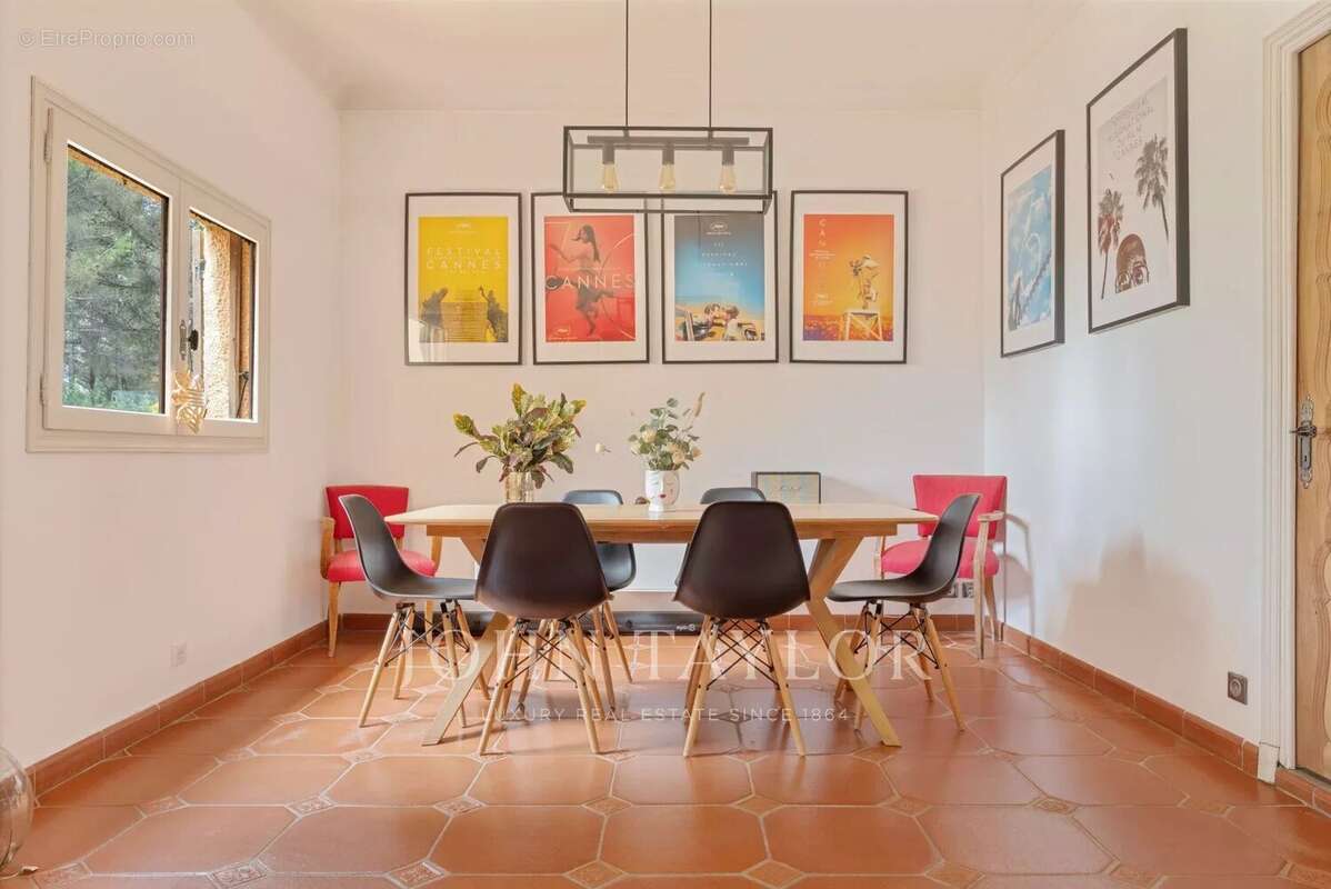 Maison à SIMIANE-COLLONGUE