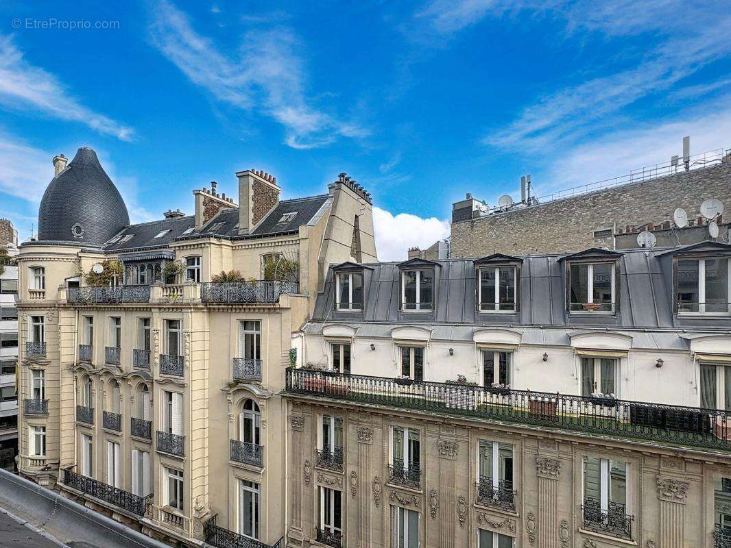 Appartement à PARIS-8E