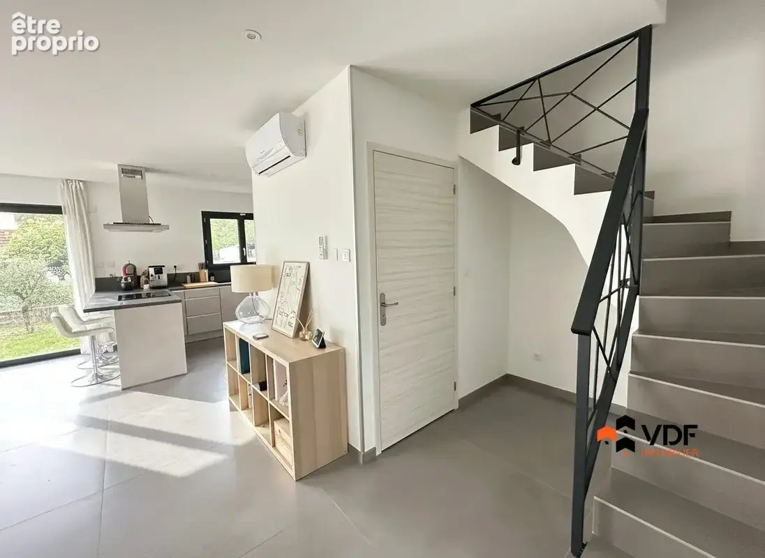 Maison 5 pièces 92 m² à vendre à Nivolas-Vermelle (38300) - photo 3
