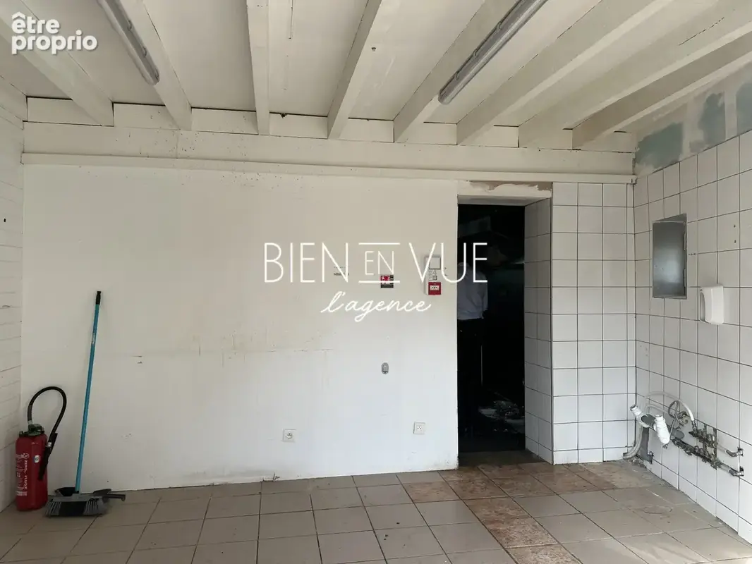 Maison d’environ 65m2 avec mezzanine à rénover   Plein centre-ville d’Arès - photo 2