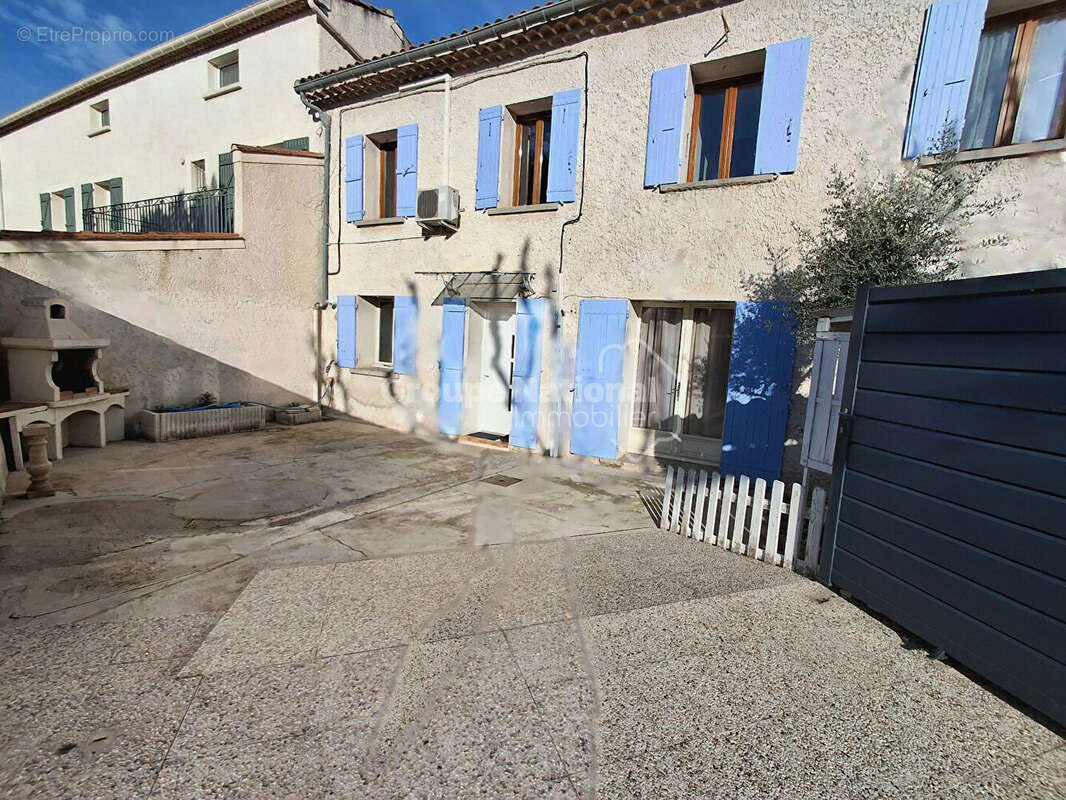 Maison à LE PONTET