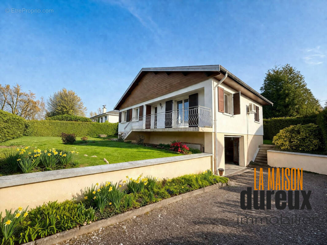 Maison à GRAY-LA-VILLE