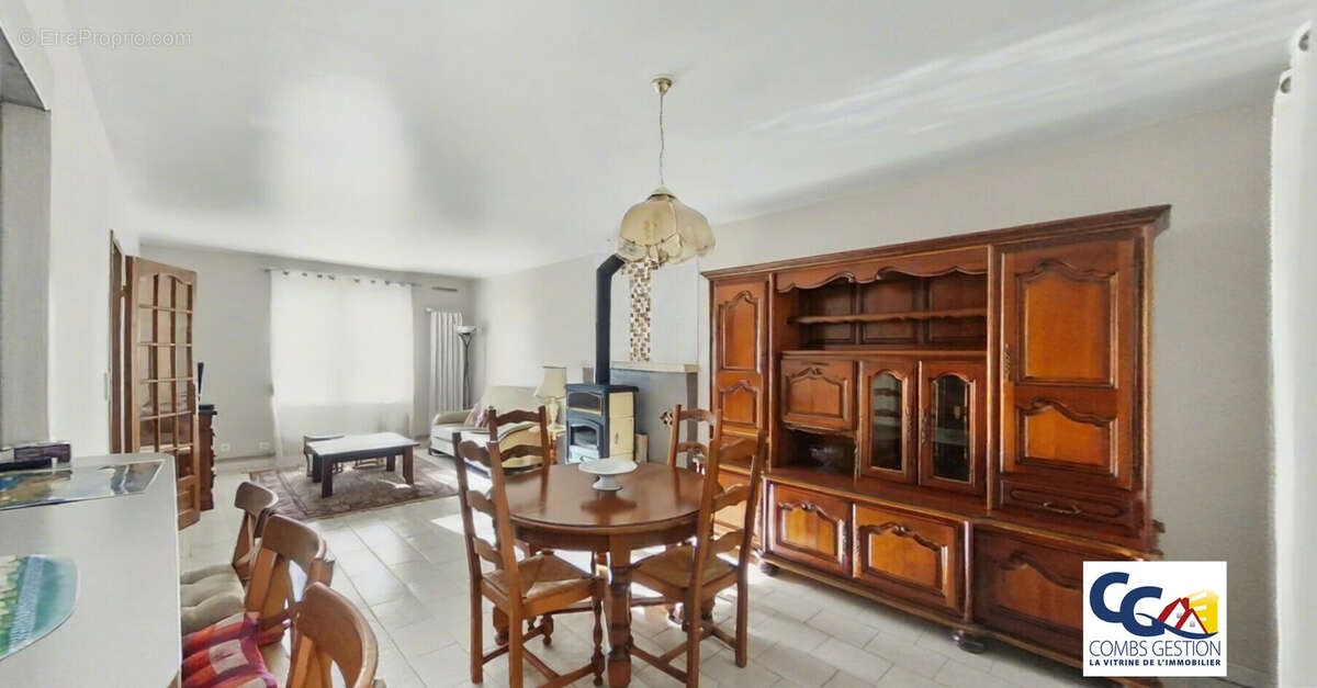 Maison à COMBS-LA-VILLE