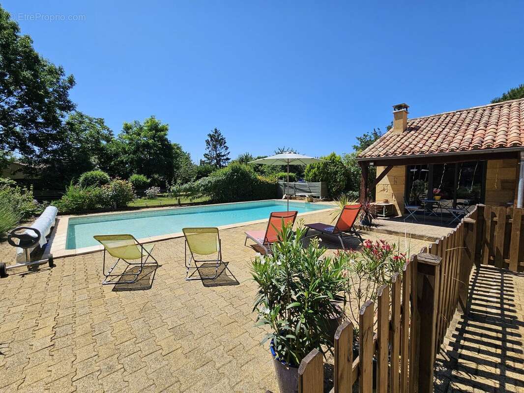 Maison à COURS-DE-PILE