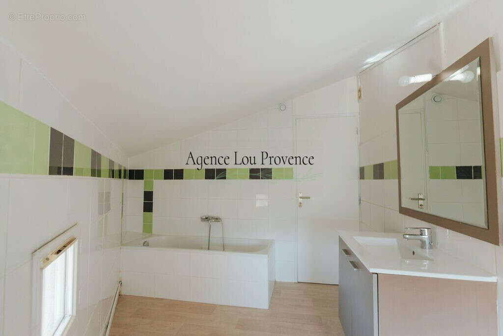 Appartement 69 m² à Eyguieres  - photo 5