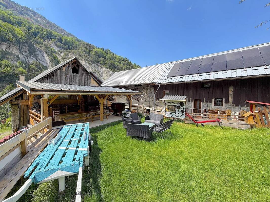 Maison à ALBIEZ-MONTROND
