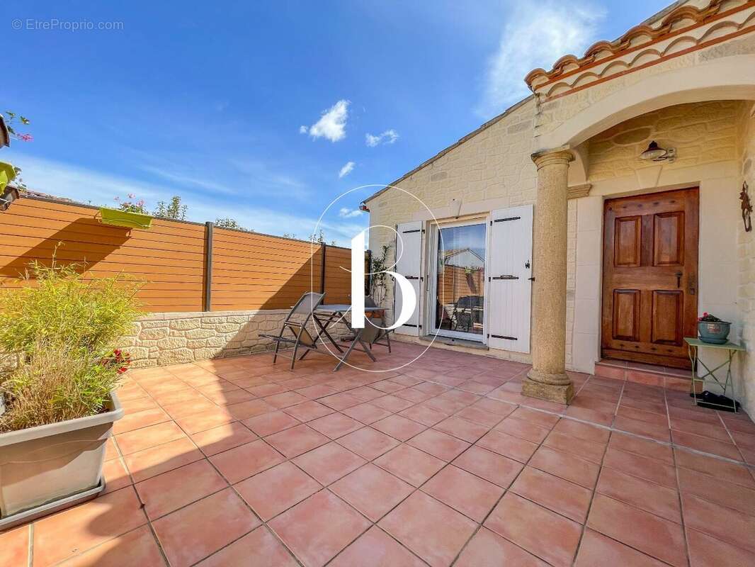 Maison à LUSSAN