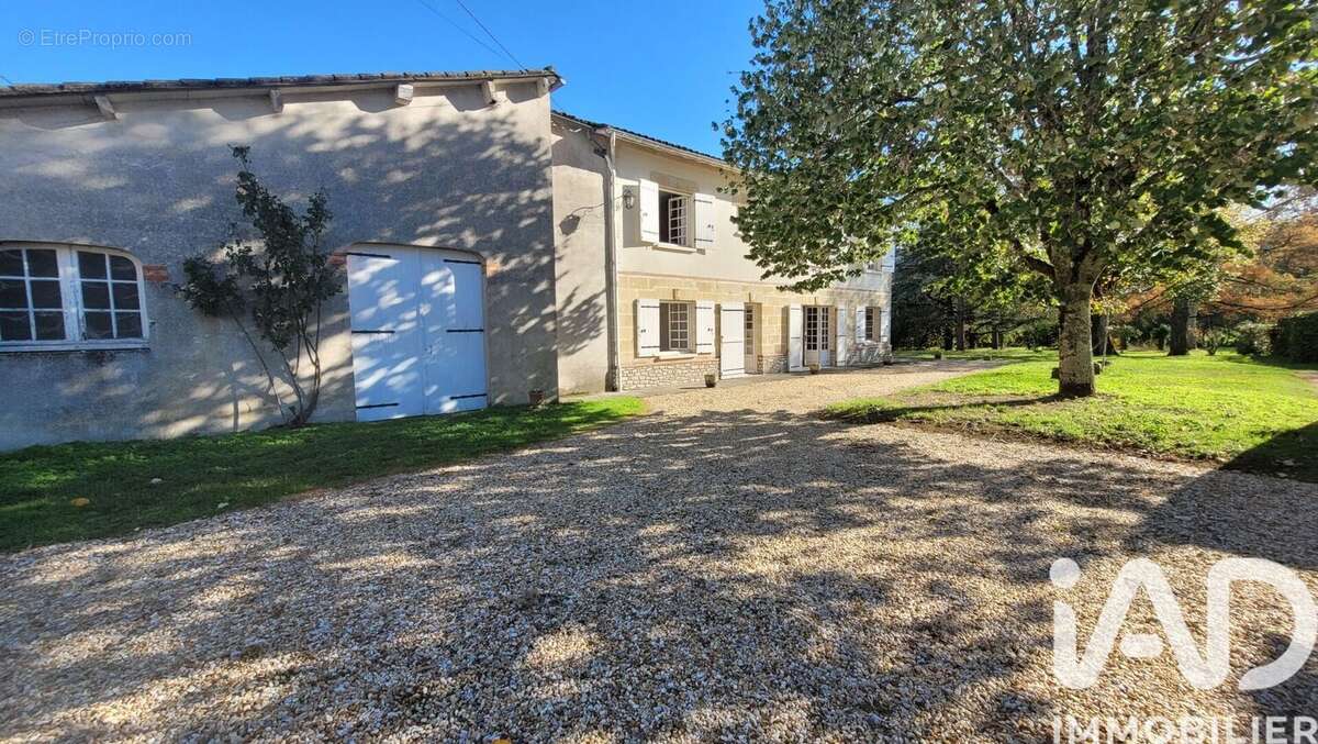 Maison 185 m² à Coutras  - photo 5