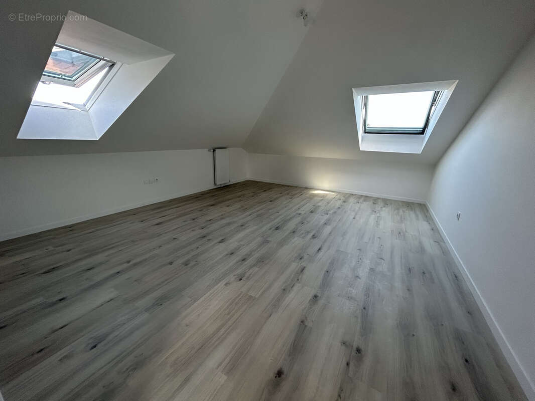 Appartement à VAUJOURS