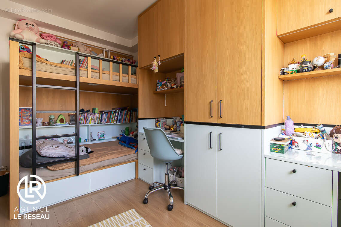 Appartement à NEUILLY-SUR-SEINE