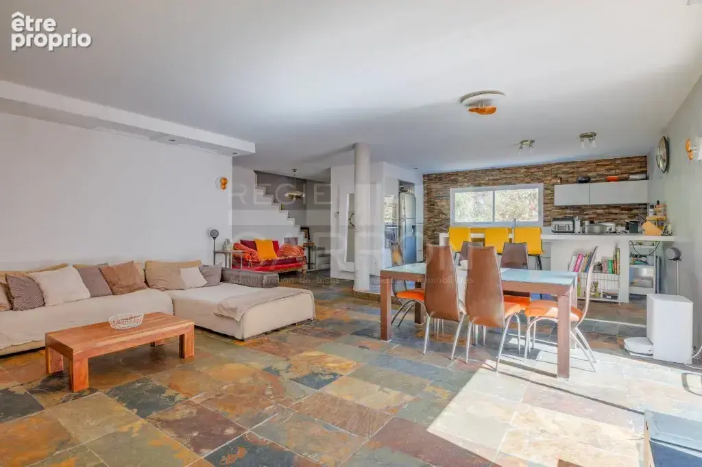 Maison familiale de 155 m² habitables avec 6 chambres et jardin paysagé - photo 4